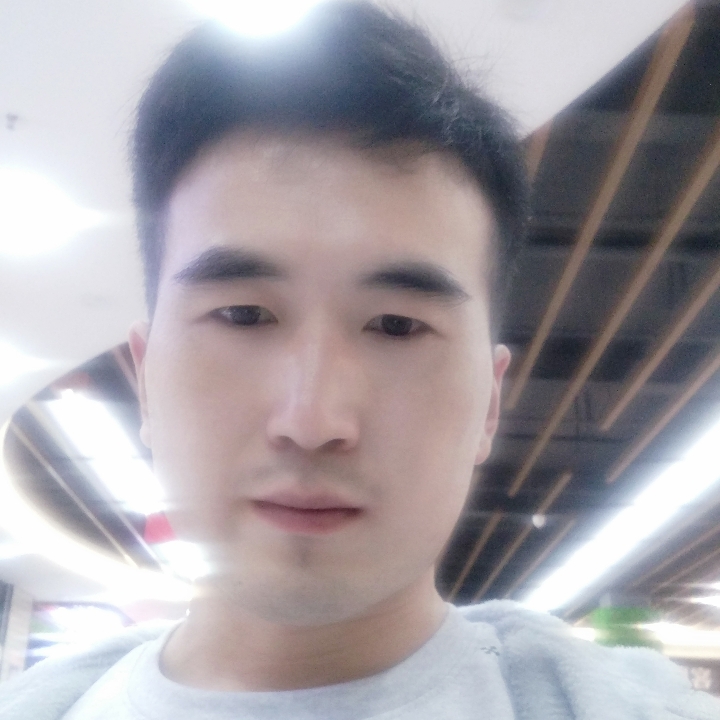 灯泡深拥欢呼的照片