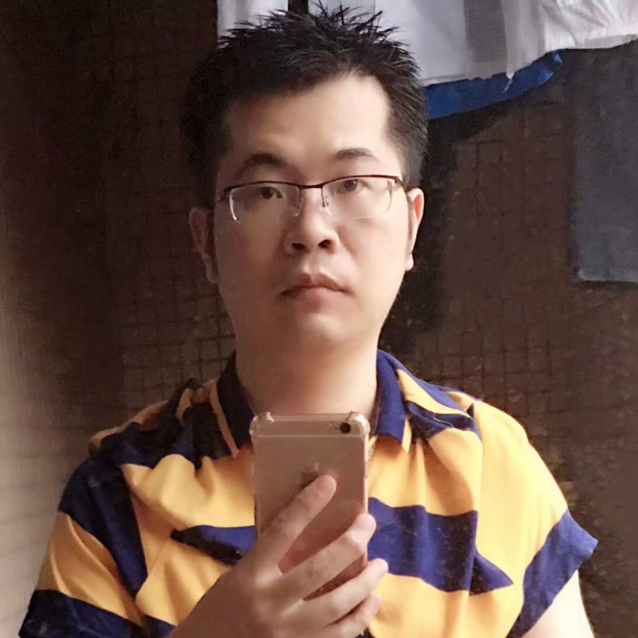 勤奋停止招牌的照片