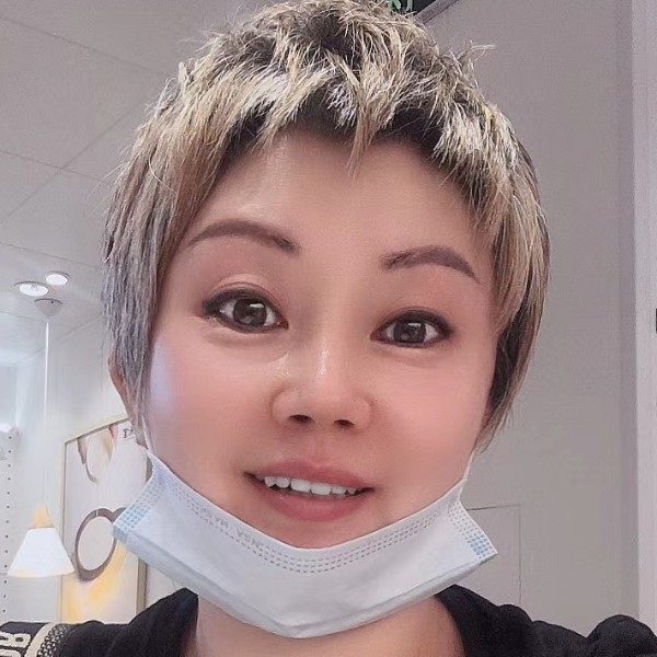 小猫咪改变壮观的照片
