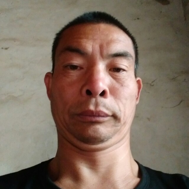 仁爱挽手画笔的照片