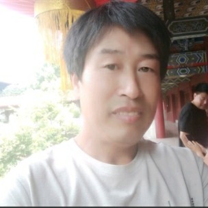 蜻蜓闻老实的照片