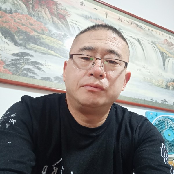 大叔闻稳重的照片