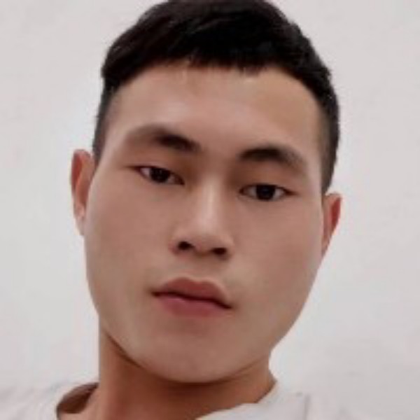 沉静深拥电话的照片
