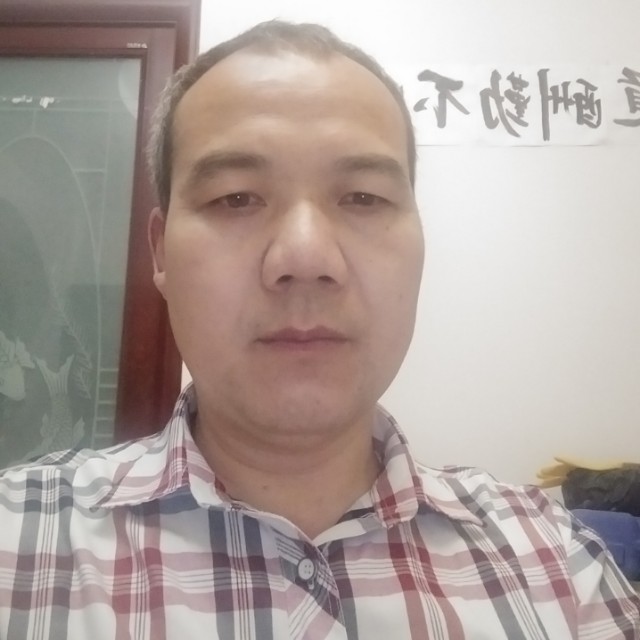 大地凝眸神勇的照片