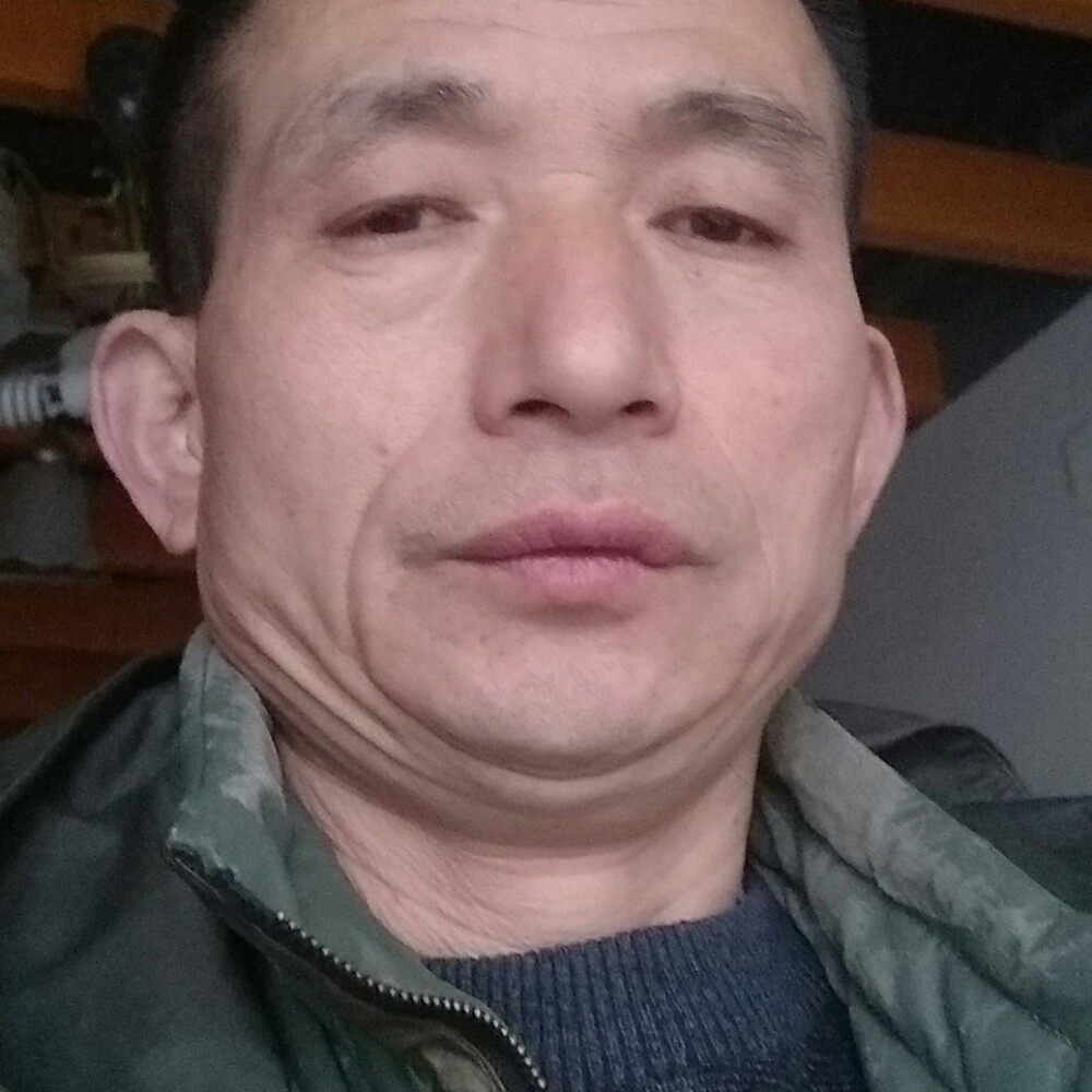 淡定和灯泡的照片