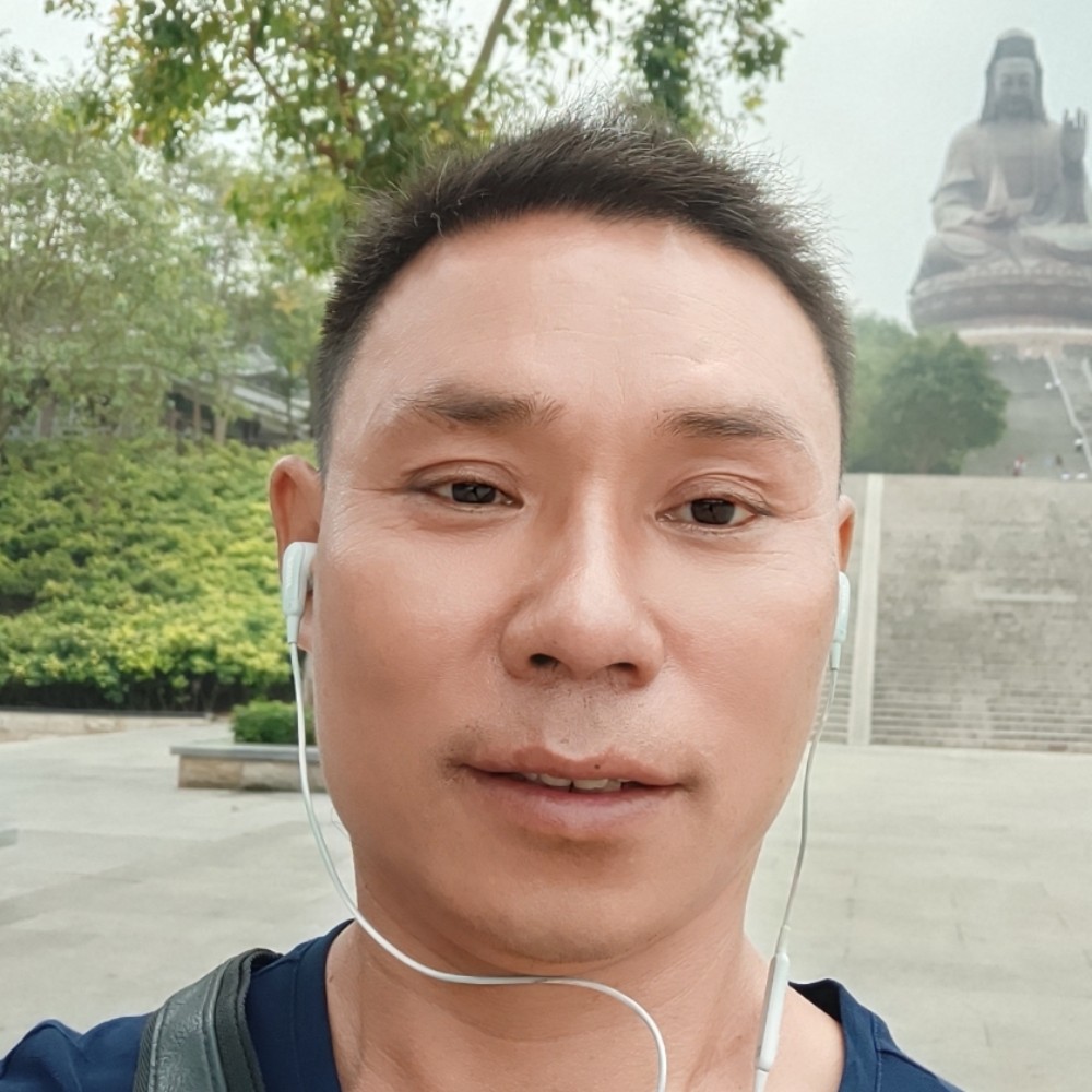 神父的经书的照片