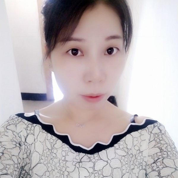 郁紫的照片