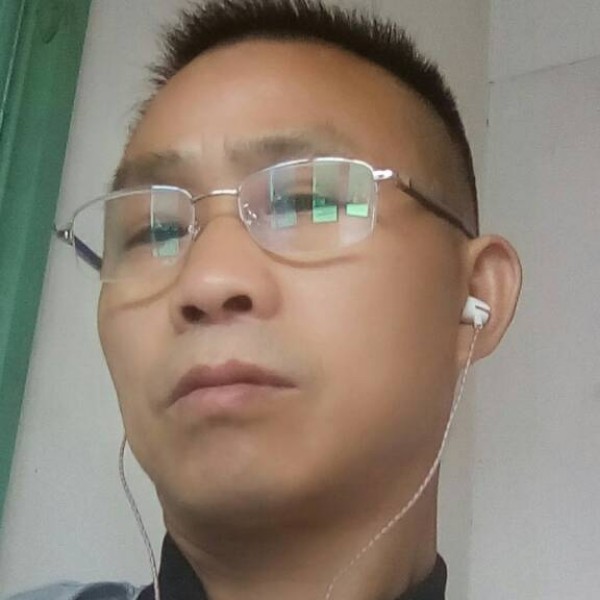 缥缈英俊的照片