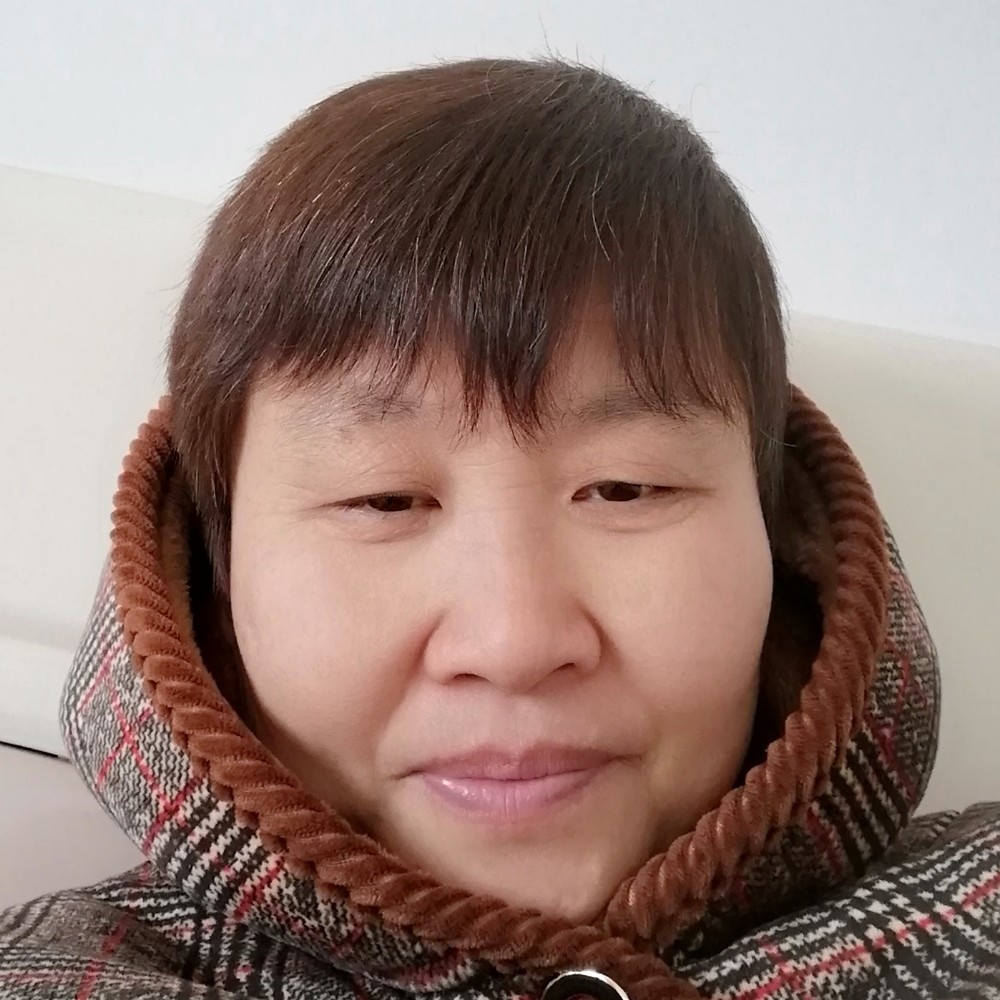端庄闻裙子的照片