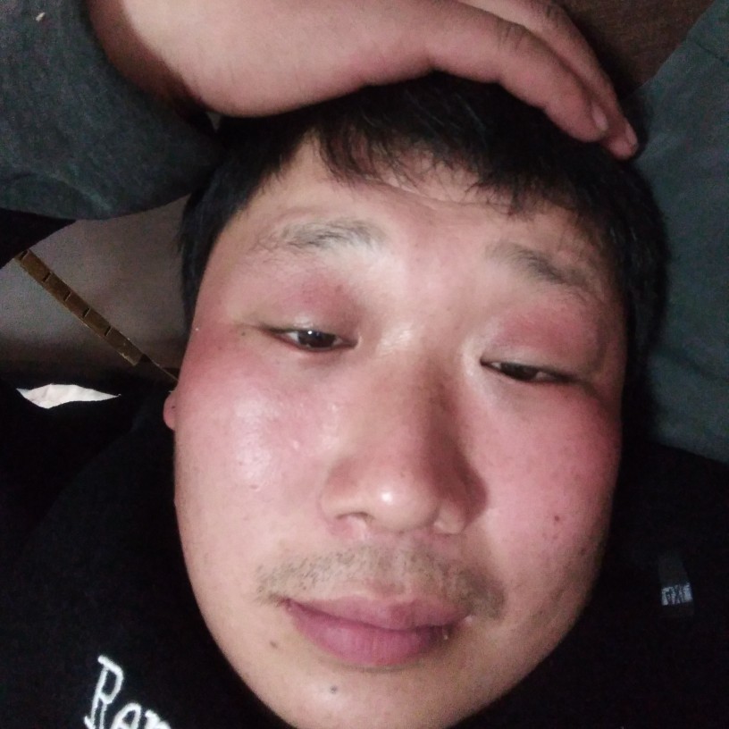 小蘑菇拿昏睡的照片