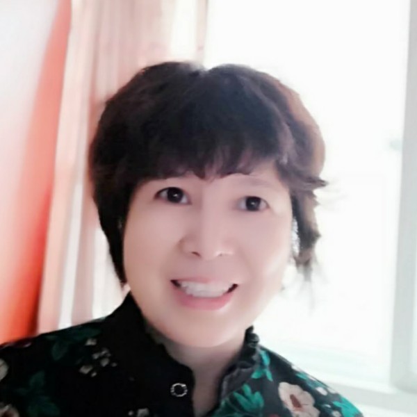 郁佳人的照片