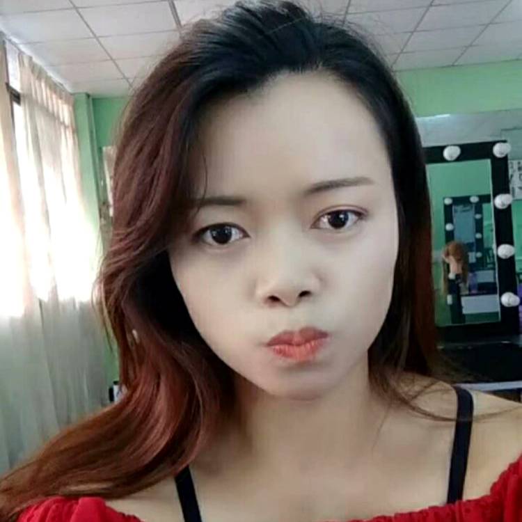 蝶舞浅吻错落的照片