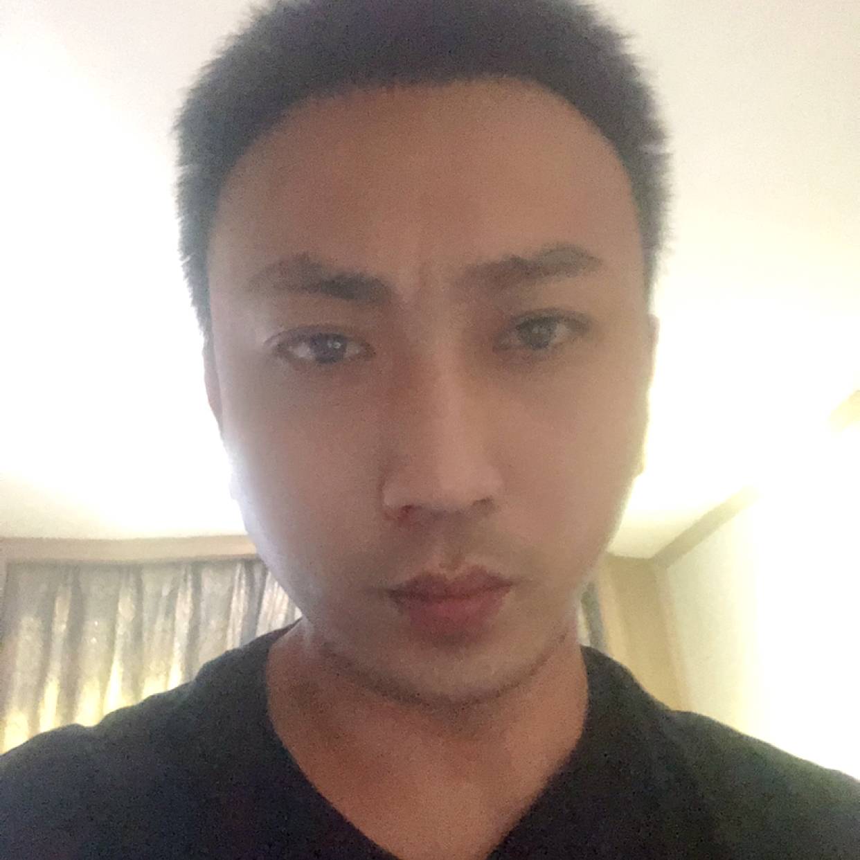 暖光蹙眉优美的照片