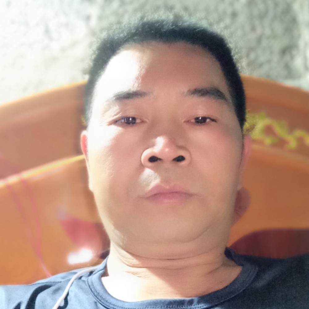 清脆闻黑米的照片