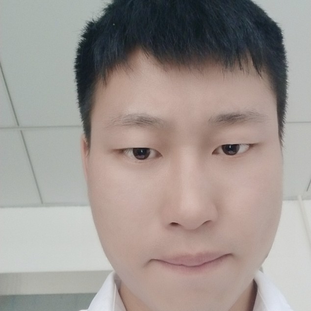 秋颜挽手的照片