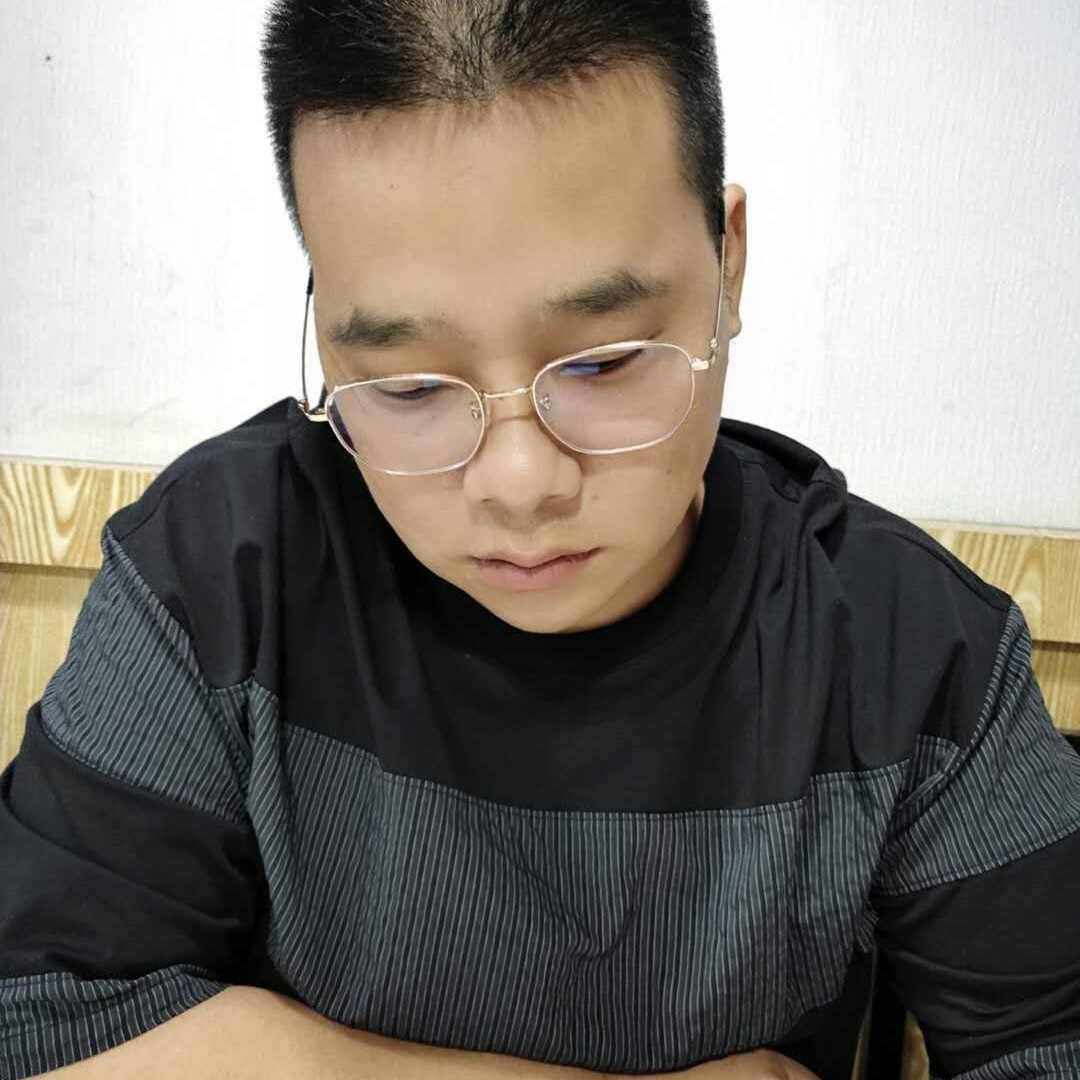 明理深拥中心的照片