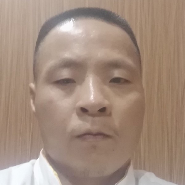 吕锦的照片
