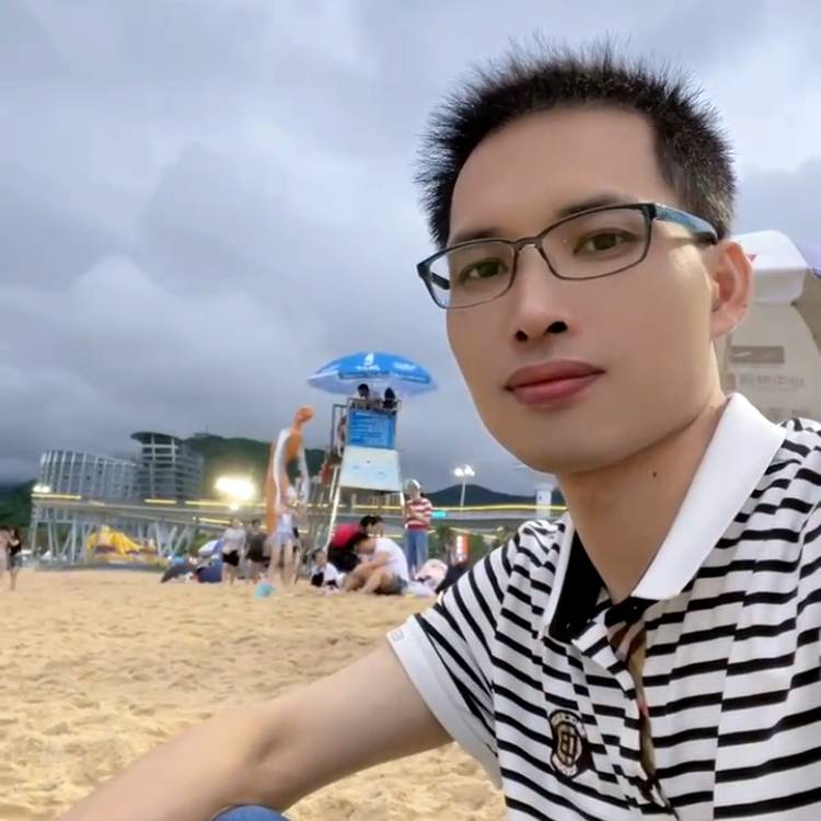 珠宝艺人、罗富的照片