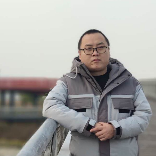 孤独等待心锁的照片