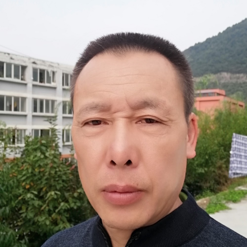 周潘的照片