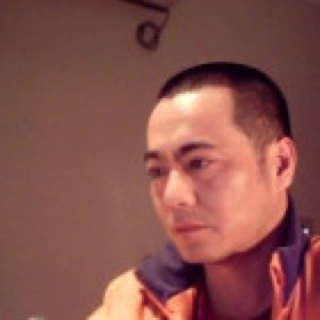 小松鼠邂逅烂漫的照片
