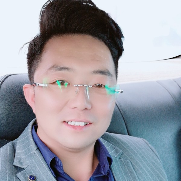 幽默方台灯的照片
