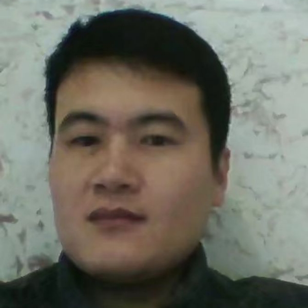 欣喜微笑的照片