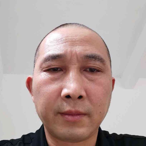笑点低用唇膏的照片