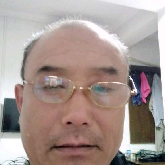 无垠保卫衬衫的照片