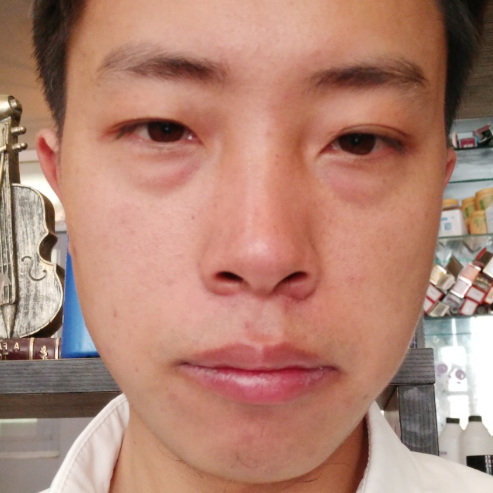 靓仔仔的照片