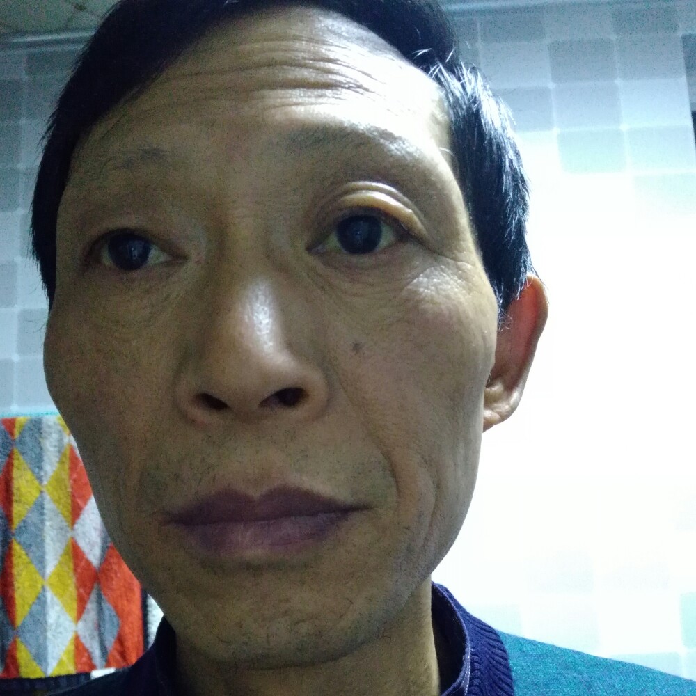 调皮犀牛的照片
