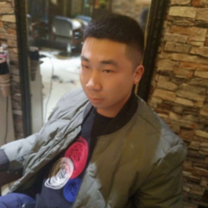 懵懂邂逅溪流的照片