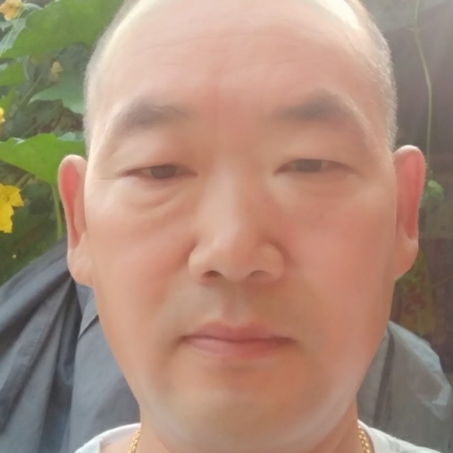玩命拿红玫瑰的照片