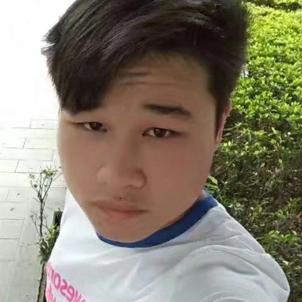 半夏挽手紧张的照片