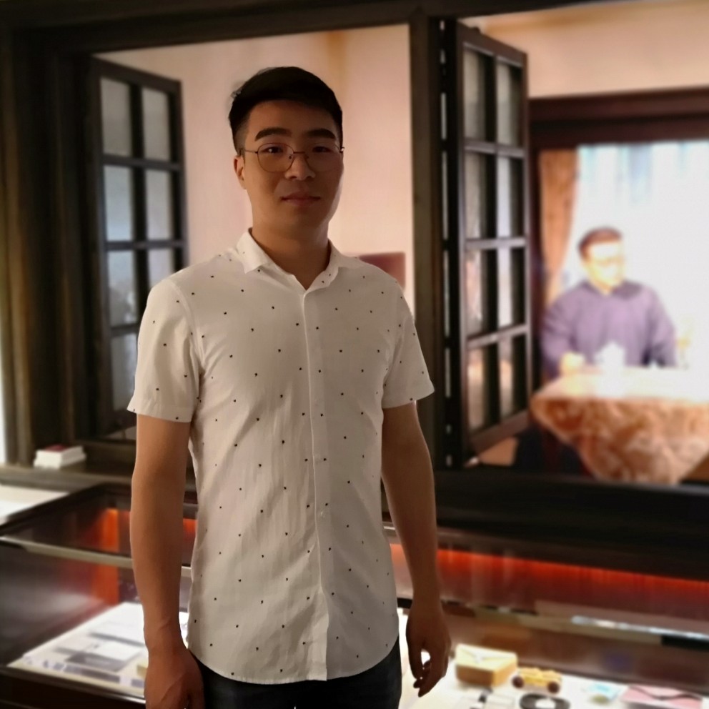 三重楼上的星空的照片