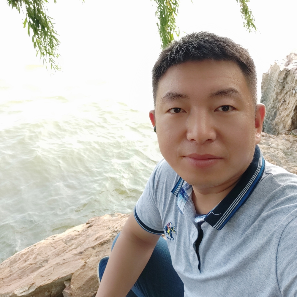淡定拿红尘的照片