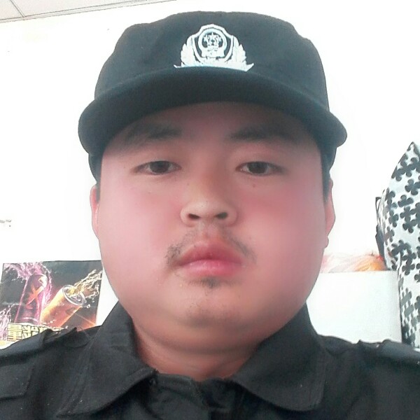 孤單蹁跹服饰的照片