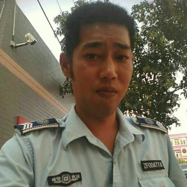 闪闪挽手水壶的照片