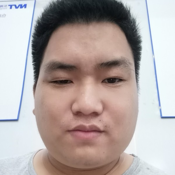 浅吻薯片的照片
