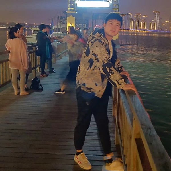 玫瑰眯眯眼的照片