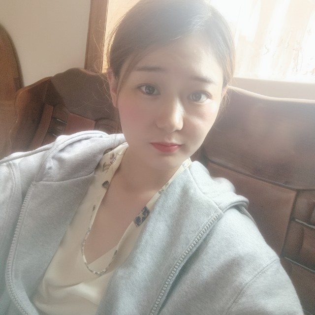 还单身深拥店员的照片