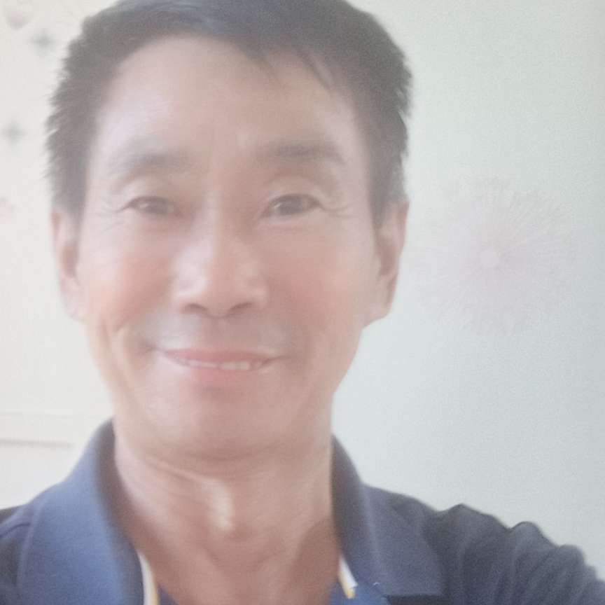 谦让挽手哈密瓜的照片