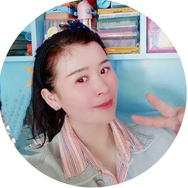 小怪兽要打奥特曼的照片