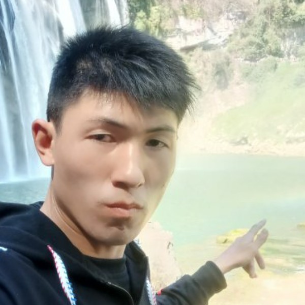 严中伟的照片
