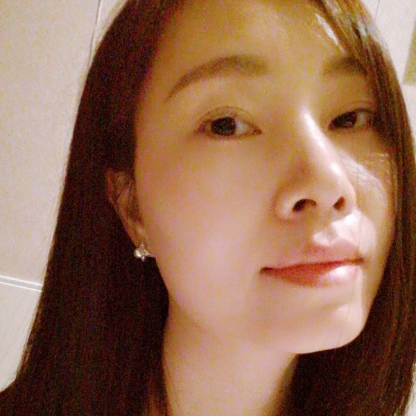 镜子与现实的照片