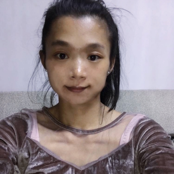 梁倩的照片