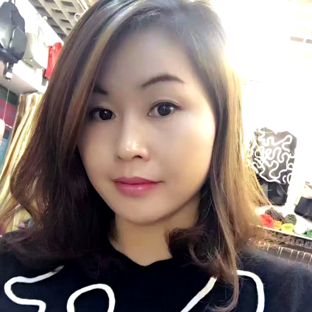 简~眼泪笑了的照片