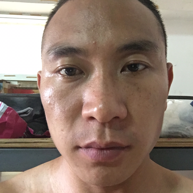 干净打钢笔的照片