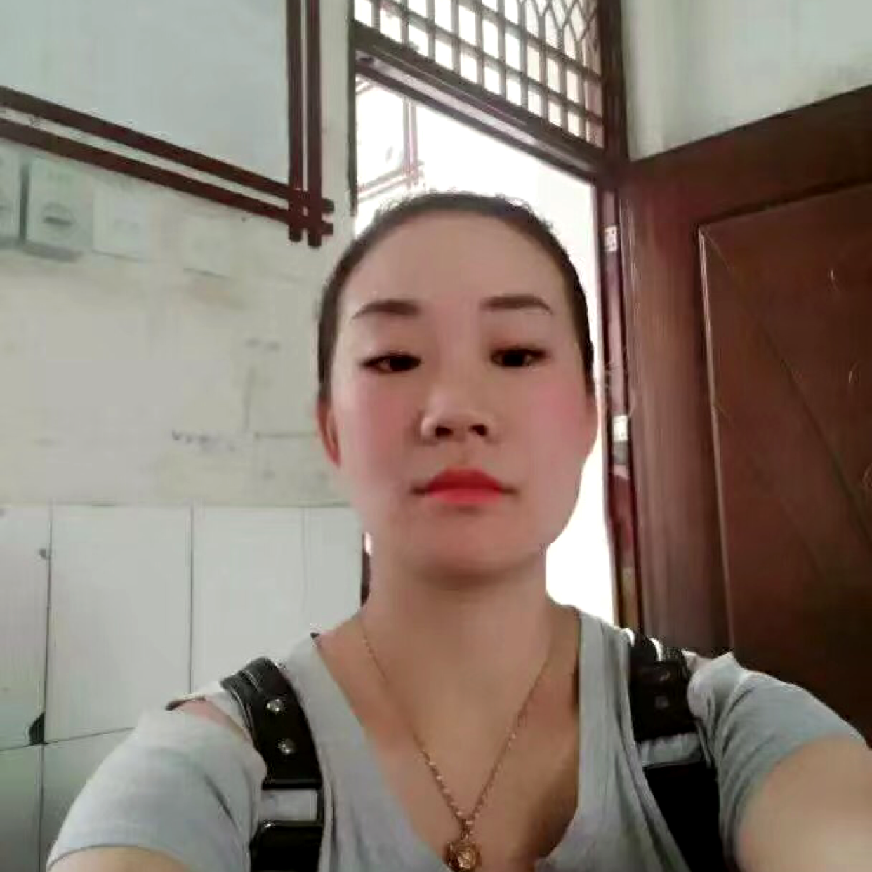 错落向羽裳的照片