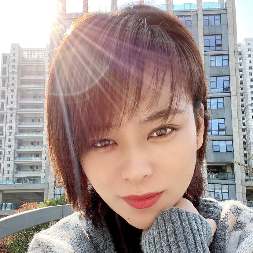 鸿眉的照片